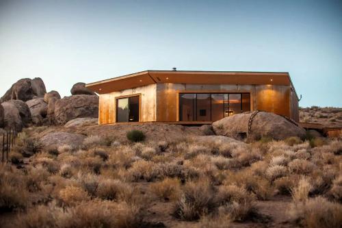 . Stunning Lone Pine Accommodation for Romantic Getaways in California