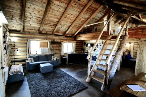 Gorgeous Wooden Rustic Cabin in Blanding, Utah in แบลนด์ดิง (ยูทาห์)