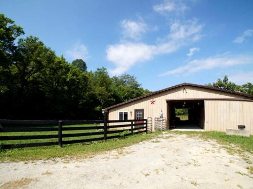 Peaceful Vacation Rental for Four near the Ohio River in Pendleton, Kentucky in La Grange