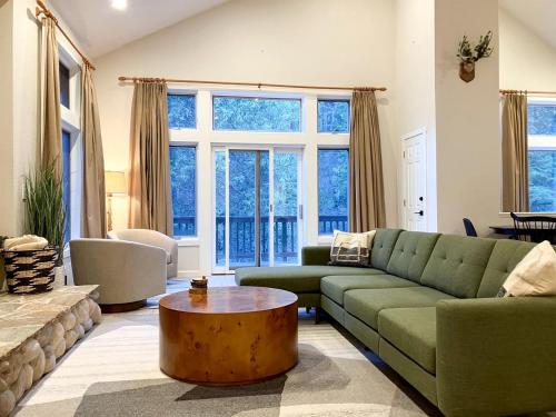 Enchanting Creekside Cabin Retreat near Yosemite National Park in California in Fish Camp (CA)