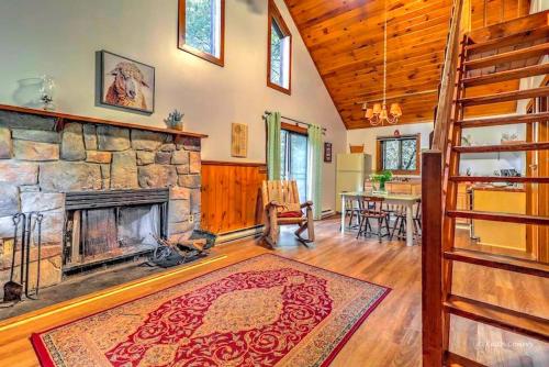 Traditional Wooden Cabin Rental in the Poconos, Pennsylvania in 卡纳登西斯