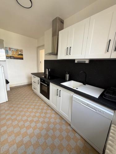 Kitchen, Hébergements le Camp d'Auneau - Leboudubout in Other