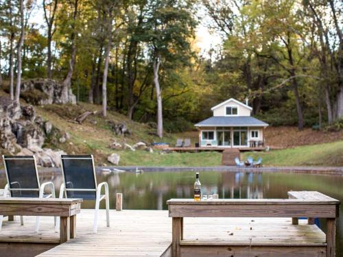 Incredible Cabin Rental with a Pond and Waterfall on the Shenandoah River, Virginia in Front Royal (VA)