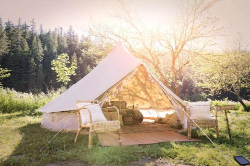 . Luxurious Tent Vacation Rental on Glamping Site near Salem, Oregon