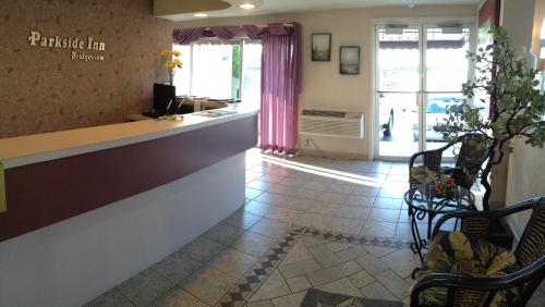 Empfangshalle, Parkside Inn Bridgeview in Mackinaw City (MI)