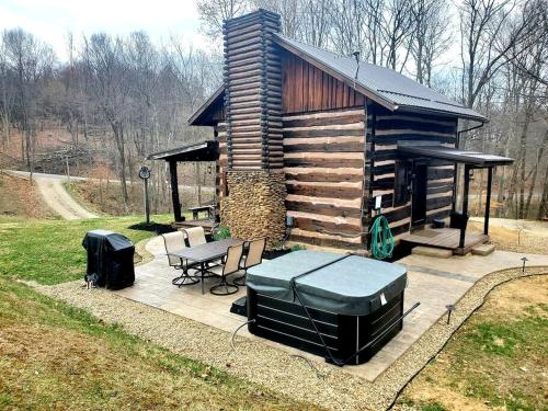 . Renovated Cottage with Spa Surrounded by Beautiful Hiking Trails by Tappan Lake in Ohio
