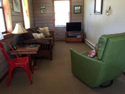 Secluded Cabin Rental Nestled in the Beautiful Davis Mountains in Texas in Форт Девіс
