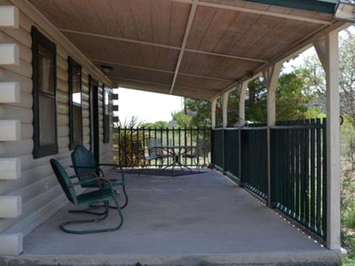 Secluded Cabin Rental Nestled in the Beautiful Davis Mountains in Texas in Форт Девіс