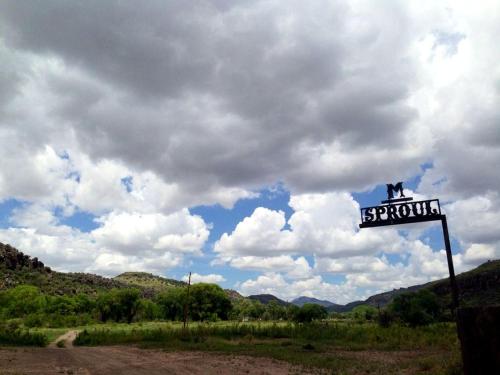Secluded Cabin Rental Nestled in the Beautiful Davis Mountains in Texas in Форт Девіс