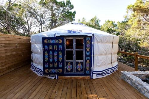 Cozy Couples Yurt with Hot Tub in Dripping Springs, Texas, Hammetts Crossing