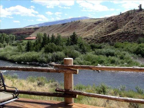 Rustic Riverside Cabin with Hot Tub in Dubois, Wyoming in Dubois (WY)