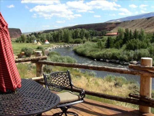 Rustic Riverside Cabin with Hot Tub in Dubois, Wyoming in Dubois (WY)