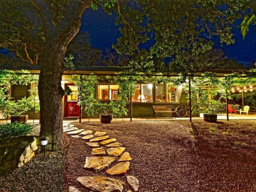 Quiet Cottage Rental for Two in Horse Country near Yosemite National Park Gateway, California – khách sạn tại Bridgeport