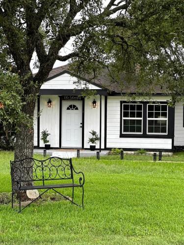 Spectacular Secluded Cottage in Round Top, Texas, Ledbetter