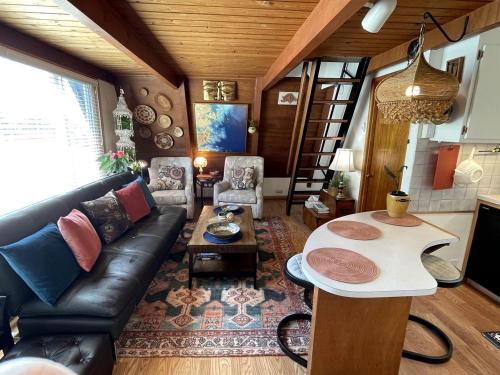 Gorgeous A-Frame by the Beach in Otter Rock, Oregon in Otter Rock (OR)