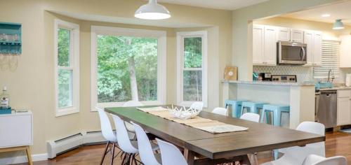 Tranquil Lakefront Cottage with Private Dock in Ticonderoga, New York in Ticonderoga (NY)