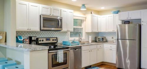 Tranquil Lakefront Cottage with Private Dock in Ticonderoga, New York in Ticonderoga (NY)