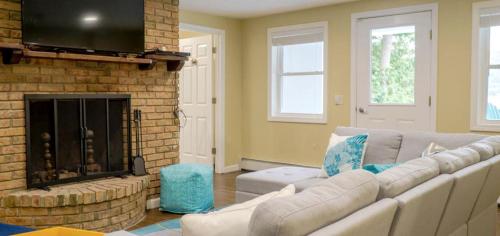Tranquil Lakefront Cottage with Private Dock in Ticonderoga, New York in Ticonderoga (NY)