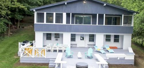 Tranquil Lakefront Cottage with Private Dock in Ticonderoga, New York in Ticonderoga (NY)