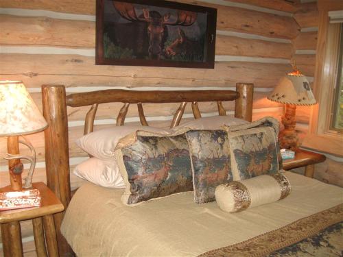 Rocky Mountains Getaway: Gorgeous Log Cabin in Darby, Montana in Darby (MT)