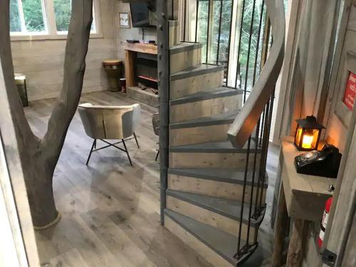 Luxury Tree House Rental in Lindale Ideal for Glamping in Texas in Van (TX)