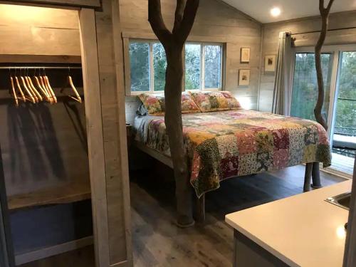 Luxury Tree House Rental in Lindale Ideal for Glamping in Texas in Van (TX)