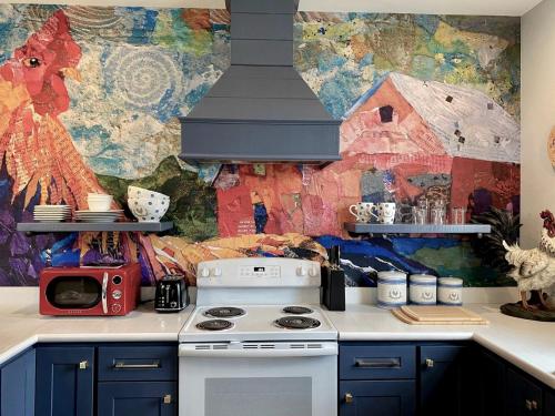 Peaceful Barn Rental in the Woods Perfect for Glamping in Virginia in Toano