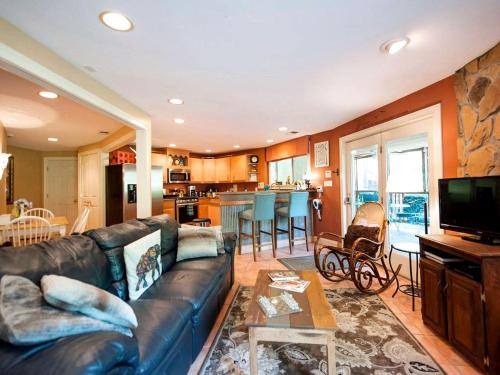 Spacious Vacation Rental for a Group Getaway in Pendleton, Kentucky in La Grange (KY)