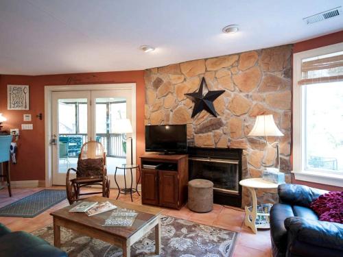 Spacious Vacation Rental for a Group Getaway in Pendleton, Kentucky in La Grange (KY)