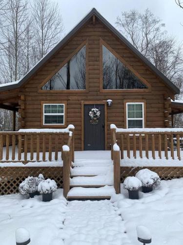 Fantastic Secluded Cabin with Fire Pit and Hot-tub in Campbellsville, Kentucky in 坎貝爾斯威爾