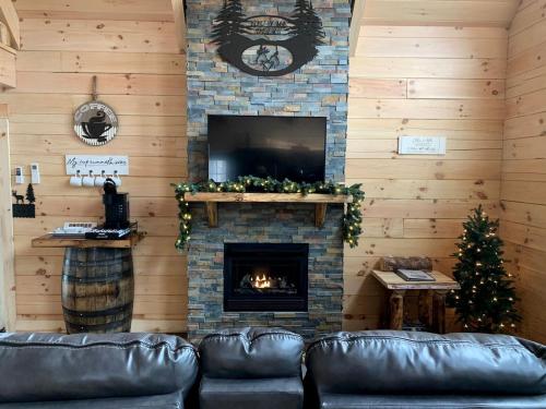 Fantastic Secluded Cabin with Fire Pit and Hot-tub in Campbellsville, Kentucky in 坎貝爾斯威爾