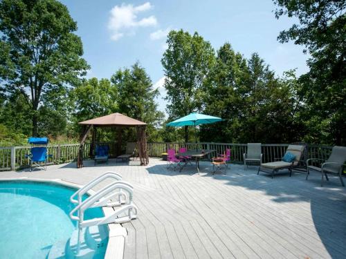 Spacious Vacation Rental for a Group Getaway in Pendleton, Kentucky in La Grange (KY)