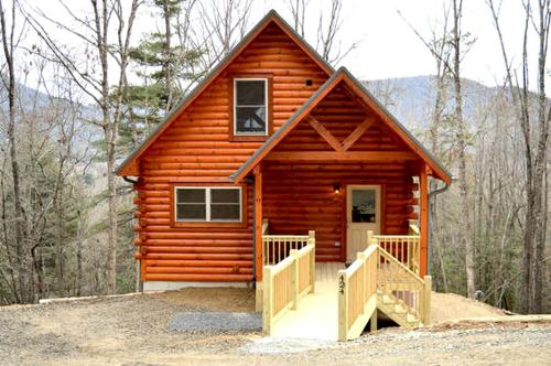 Luxury Log Cabin with Mountain and Forest Views near Asheville, North Carolina