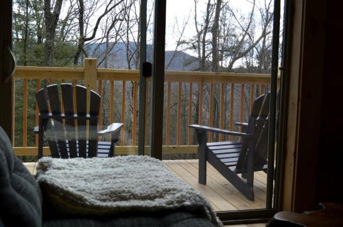 Luxury Log Cabin with Mountain and Forest Views near Asheville, North Carolina in Fletcher (Észak-Karolina)