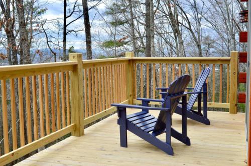 Luxury Log Cabin with Mountain and Forest Views near Asheville, North Carolina in Fletcher (Észak-Karolina)