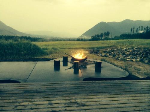 Amazing Log Cabin Rental with Pool Table in the Mountains in West Glacier, Montana in เวสต์ กลาเซียร์(MT)