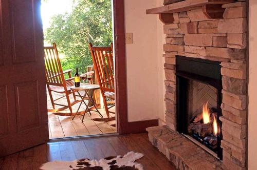 Secluded Cabin Rental with Jacuzzi for Romantic Weekend Getaway near Austin, Texas in New Ulm