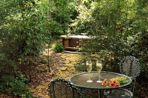 Secluded Cabin Rental with Jacuzzi for Romantic Weekend Getaway near Austin, Texas in New Ulm