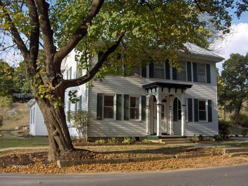 Historic Cottage with Country Charm Next to Creek in Carlisle, Pennsylvania in 卡萊爾市中心