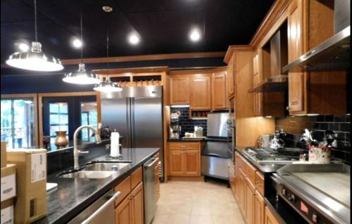 Secluded Waterfront Cabin Rental for Groups on Lake Barkley in Cadiz, Kentucky in Blue Spring (KY)