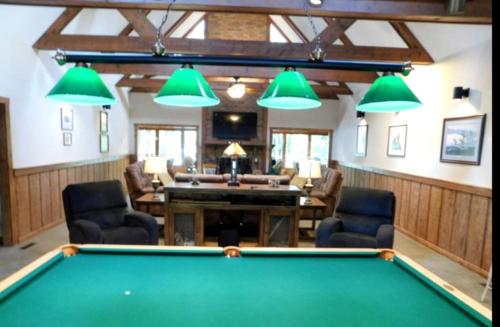 Secluded Waterfront Cabin Rental for Groups on Lake Barkley in Cadiz, Kentucky in Blue Spring (KY)