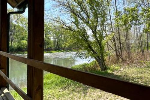 Secluded Riverside Cabin Retreat for 2 in Belfast, NY in Belfast (NY)