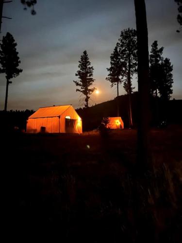 Cozy Tented Cabin with Stunning Sights in Conner, Montana in Darby (MT)