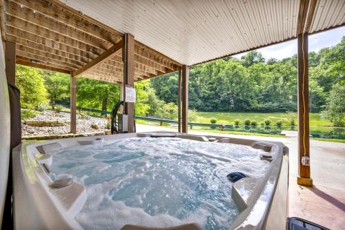 Kümblustünn, Exquisite Cabin with Amazing Interior and Exterior in Sarahsville, Ohio in Caldwell (OH)