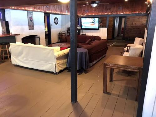 Spacious Vacation Rental for Large Groups in the White Mountains near Plymouth, New Hampshire in Plymouth (New Hampshire)