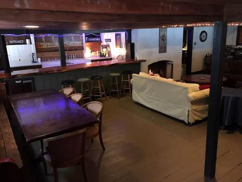 Spacious Vacation Rental for Large Groups in the White Mountains near Plymouth, New Hampshire in Plymouth (New Hampshire)