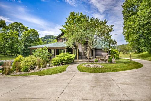 Exquisite Cabin with Amazing Interior and Exterior in Sarahsville, Ohio in Caldwell (OH)