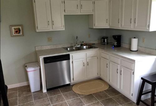 Classic Cottage Rental on Huge Horse and Cattle Farm near Charlottesville in กอร์ดอนวิลล์ (VA)