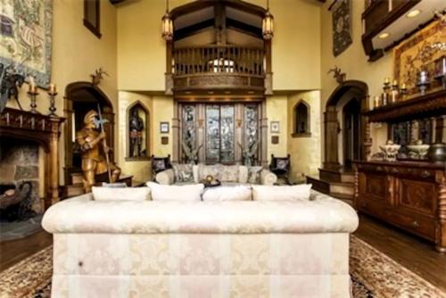 Regal Suite Rental in Breathtaking Castle near Lake George, Upstate New York in Bolton Landing (NY)