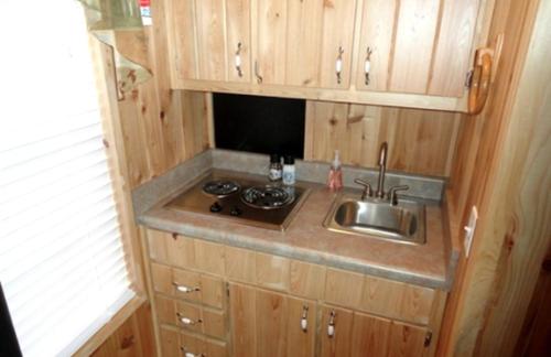 Family-Friendly Cabin Surrounded by Small Town Charm in Sundance, Wyoming in صندانس